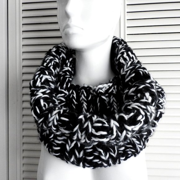 NWT H&M Divided Winter Head Scarf Wrap Chunky Thick Knit - Picture 6 of 8